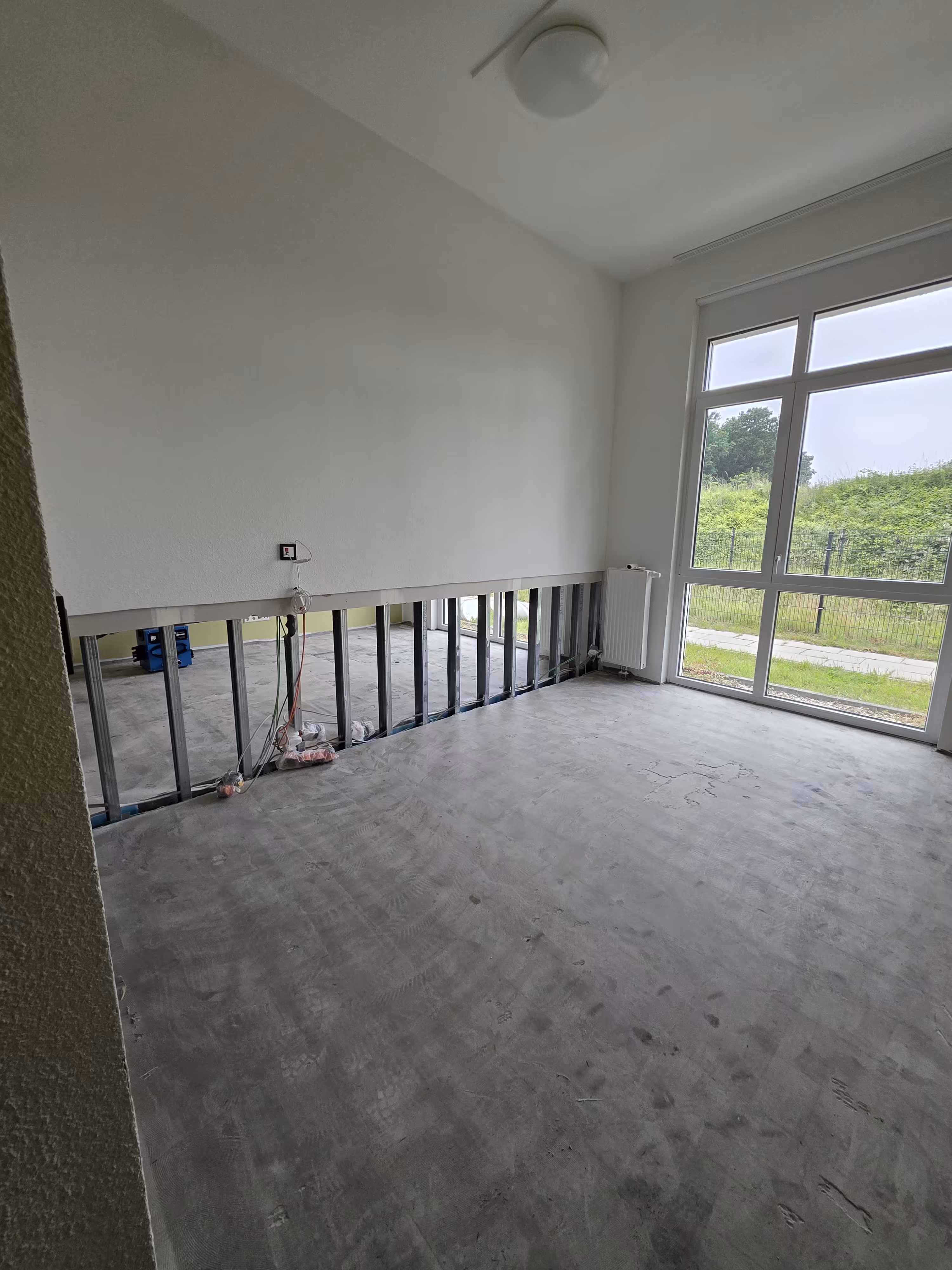 Demontage einer Wand im Innenausbau