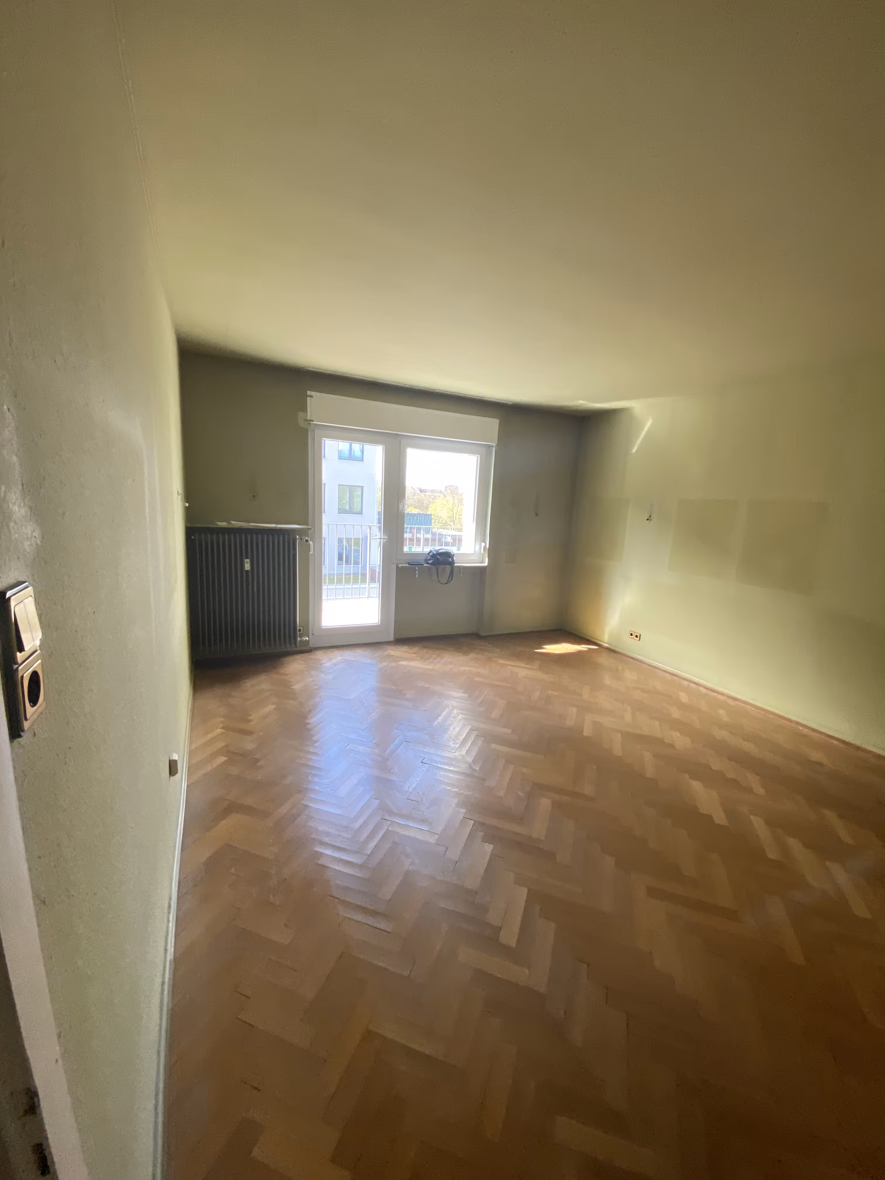 Schlafzimmer vor der Renovierung